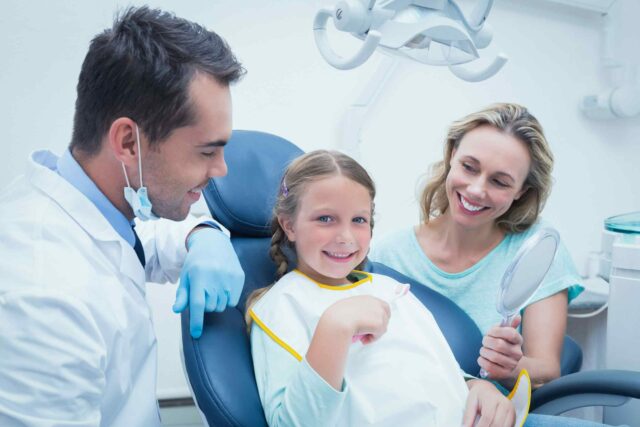 https://www.dentsm.pl/wp-content/uploads/2020/03/img-dr-dryan-640x427.jpg