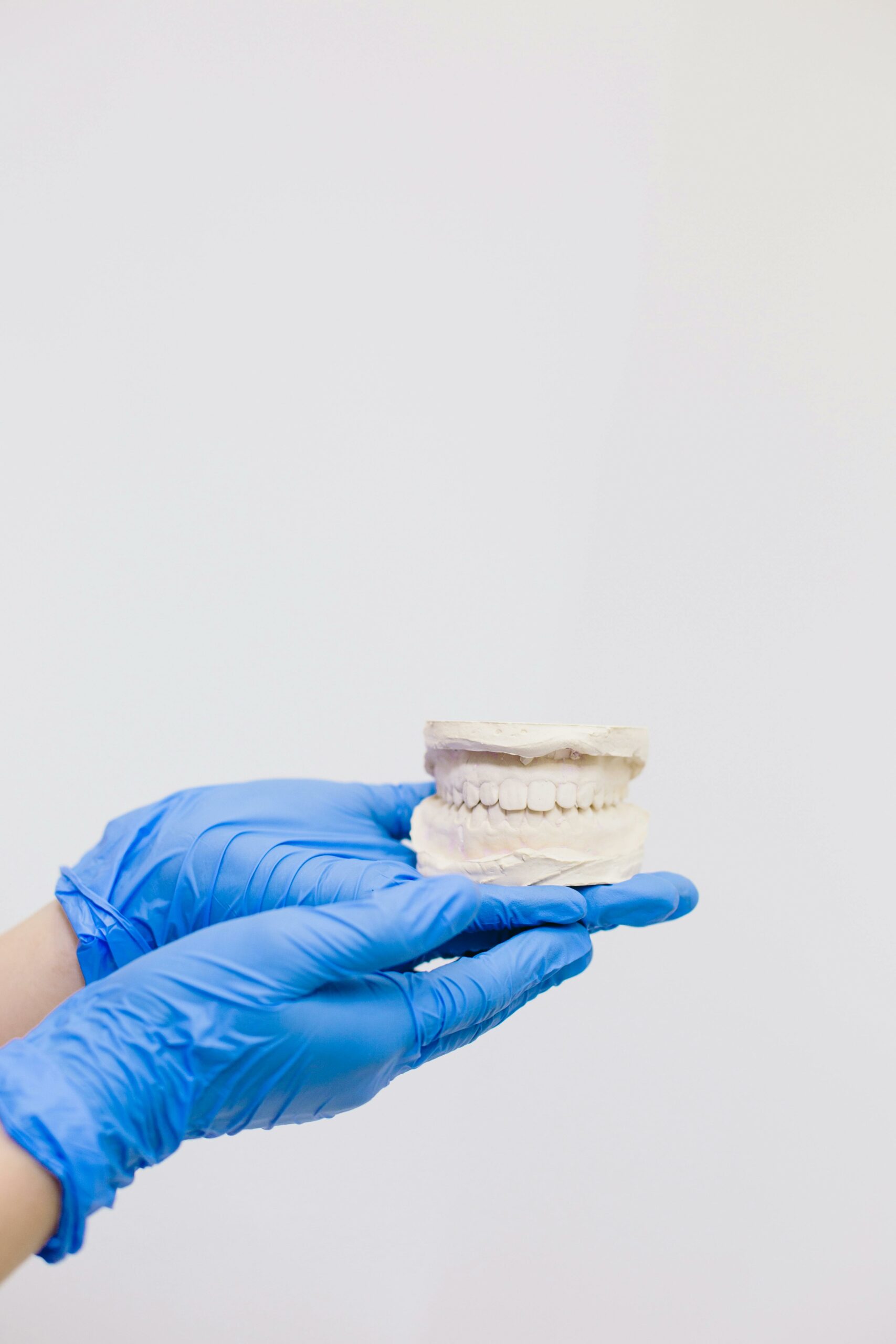 https://www.dentsm.pl/wp-content/uploads/2026/06/korony-i-mosty-scaled.jpg