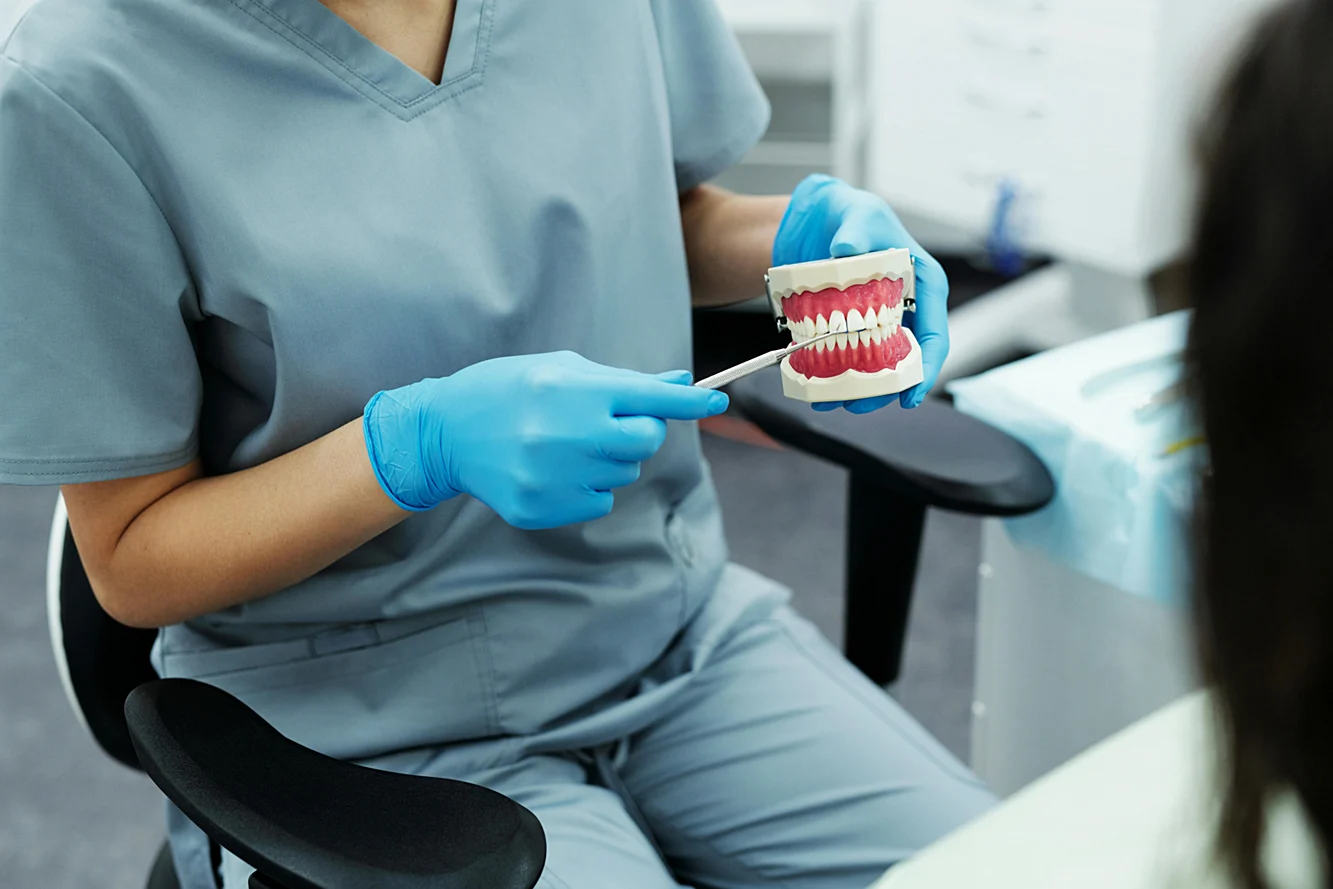 https://www.dentsm.pl/wp-content/uploads/2026/07/profilaktyka_1333x889-sm.webp